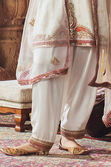 Sheetal Batra_Ivory Chanderi , Satin, Organza Mehwish Kashmiri Tilla And Kurta Set _Online_at_Aza_Fashions