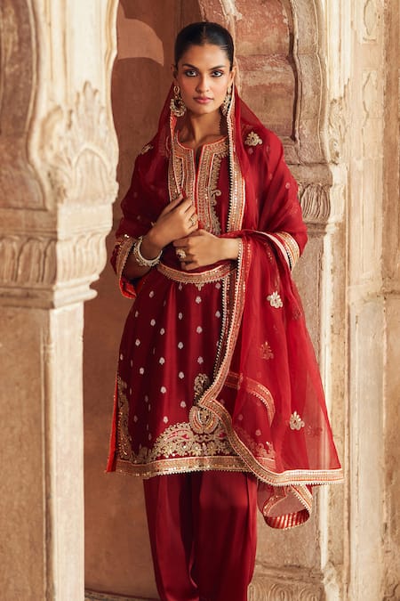 Shop Sheetal Batra Red Chanderi , Satin, Organza Pearls, Mehwish Tilla And Kurta Set Online at Aza Fashions Shop_Sheetal Batra_Red Chanderi , Satin, Organza Pearls, Mehwish Tilla And Kurta Set _Online_at_Aza_Fashions