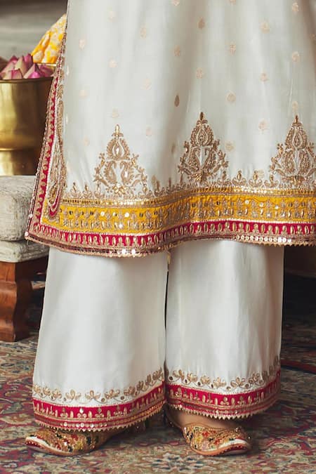 Sheetal Batra_Ivory Chanderi , , Chanderi, Sumaira Kashmiri Tilla And Kurta Set _Online_at_Aza_Fashions