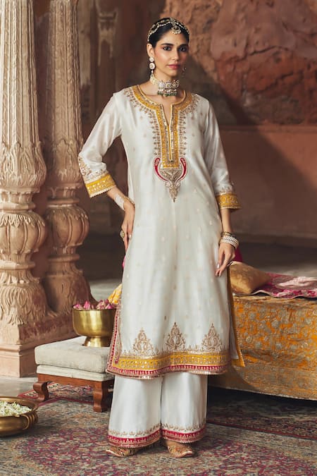 Sheetal Batra_Ivory Chanderi , , Chanderi, Sumaira Kashmiri Tilla And Kurta Set _at_Aza_Fashions