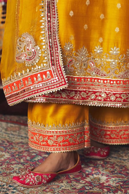 Sheetal Batra_Mustard Chanderi , Organza Pearls, Sequins, Sobia Tilla And Kurta Set _Online_at_Aza_Fashions