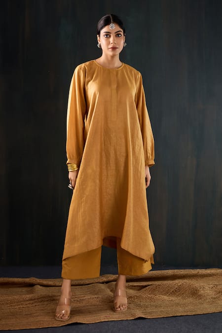 Tuli Sunheri Mul Anar Kurta & Pant Set 