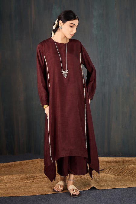 Tuli Maroon Silk, Cotton Zari Round Neck Sukoon Three-kali Kurta And Straight Pant Set 