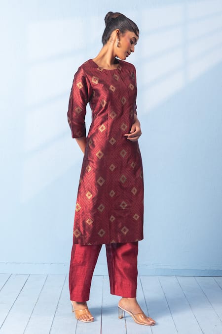 Shop_Vishwa By Pinki Sinha_Red Silk Round Neck Banarasi Kurta With Pant _Online_at_Aza_Fashions