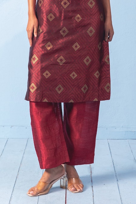 Vishwa By Pinki Sinha_Red Silk Round Neck Banarasi Kurta With Pant _at_Aza_Fashions