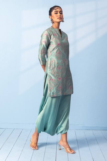 Vishwa By Pinki Sinha_Green Zari Mandarin Collar Banarsi Woven Kurta And Dhoti Pant Set _Online_at_Aza_Fashions