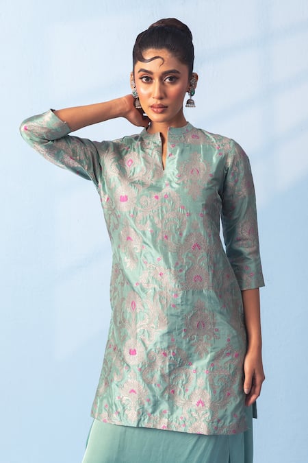 Vishwa By Pinki Sinha_Green Zari Mandarin Collar Banarsi Woven Kurta And Dhoti Pant Set _at_Aza_Fashions