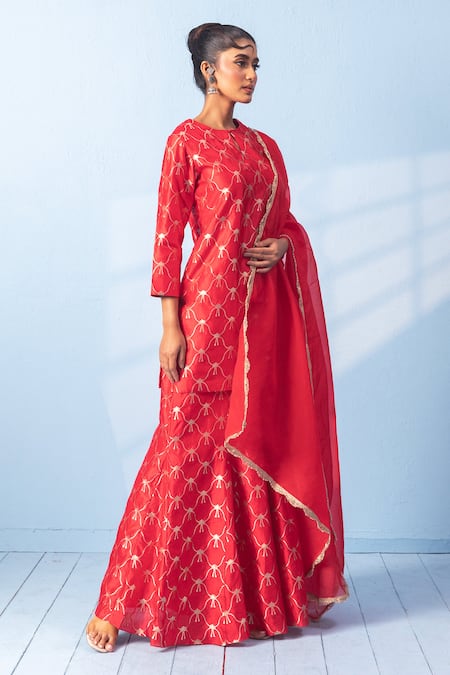Vishwa By Pinki Sinha Red Silk Zari, Gota Patti Keyhole Neck Banarsi Woven Kurta Sharara Dupatta Set Online at Aza Fashions Vishwa By Pinki Sinha_Red Silk Zari, Gota Patti Keyhole Neck Banarsi Woven Kurta Sharara Dupatta Set _Online_at_Aza_Fashions