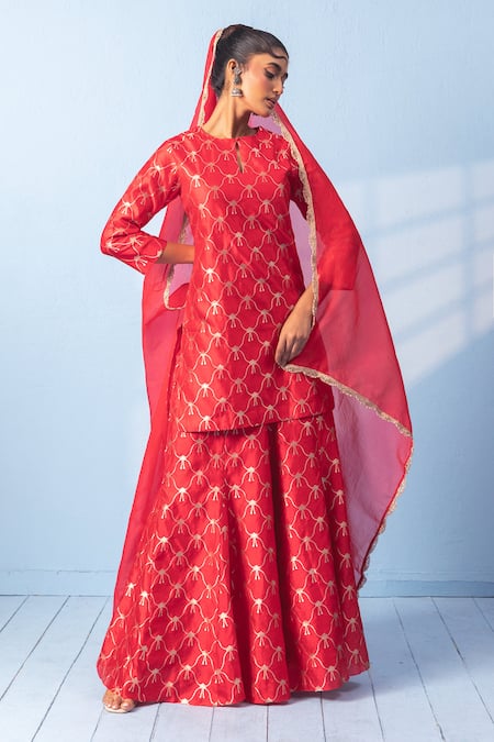 Vishwa By Pinki Sinha Red Silk Zari, Gota Patti Keyhole Neck Banarsi Woven Kurta Sharara Dupatta Set at Aza Fashions Vishwa By Pinki Sinha_Red Silk Zari, Gota Patti Keyhole Neck Banarsi Woven Kurta Sharara Dupatta Set _at_Aza_Fashions