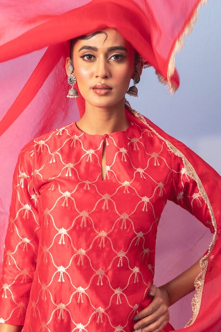 Buy Vishwa By Pinki Sinha Red Silk Zari, Gota Patti Keyhole Neck Banarsi Woven Kurta Sharara Dupatta Set Buy_Vishwa By Pinki Sinha_Red Silk Zari, Gota Patti Keyhole Neck Banarsi Woven Kurta Sharara Dupatta Set
