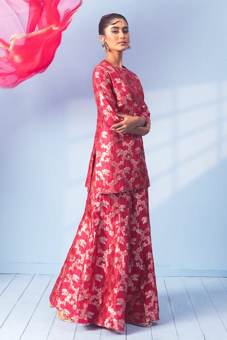 Buy_Vishwa By Pinki Sinha_Red Silk, Organza Zari Mandarin Collar Banarsi Woven Kurta And Sharara Set _Online_at_Aza_Fashions