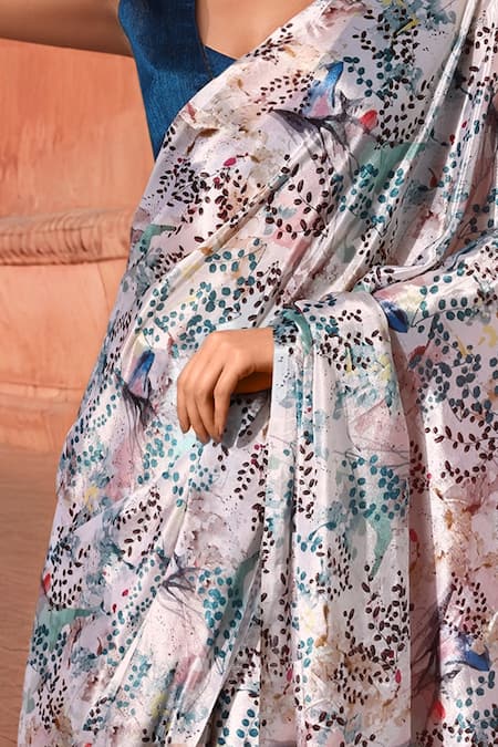 Shop Naintara Bajaj Off White Chinon V-neck Floral Print Pre-draped Saree With Blouse Online at Aza Fashions Shop_Naintara Bajaj_Off White Chinon V-neck Floral Print Pre-draped Saree With Blouse _Online_at_Aza_Fashions