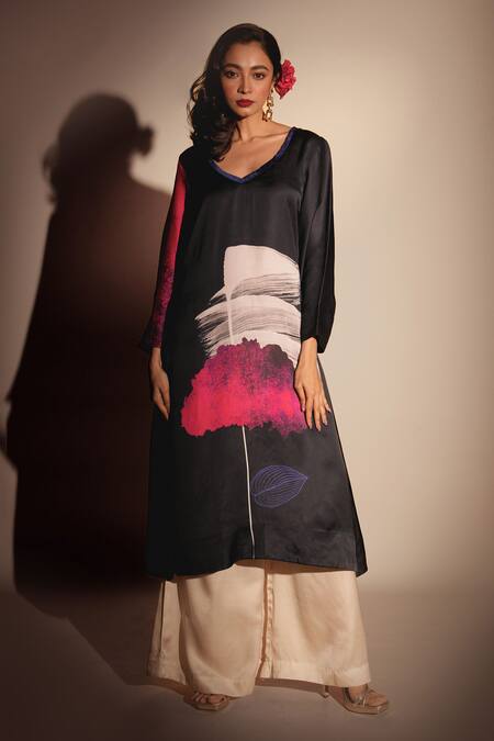 Buy_ISADAA BY ROTNA DUTT_Black Satin, Georgette V-neck Digital Printed Kurta Set _Online_at_Aza_Fashions