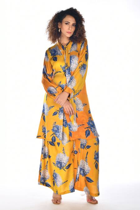 Buy_ISADAA BY ROTNA DUTT_Yellow Satin, Georgette Split V-neck Digital Floral Print Kurta And Palazzo Set _Online_at_Aza_Fashions
