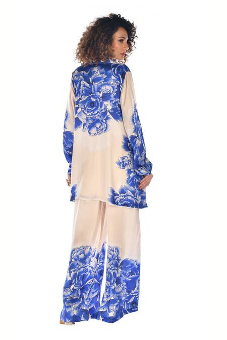 ISADAA BY ROTNA DUTT_Off White Satin, Georgette V-neck Digital Printed Top And Pant Set _Online_at_Aza_Fashions