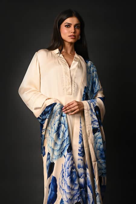 ISADAA BY ROTNA DUTT_White Satin, Georgette, Organza Split V-neck Kurta Pant Set With Dupatta _Online_at_Aza_Fashions