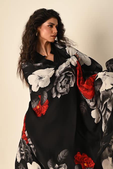 Buy_ISADAA BY ROTNA DUTT_Black Satin, Georgette, Organza Split V-neck Digital Print Kurta Set _Online_at_Aza_Fashions