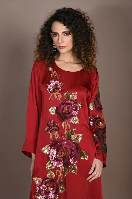 Buy_ISADAA BY ROTNA DUTT_Red Satin, Georgette Sequins, Beads, Embroidery Round Neck And Hand Kurta Set _Online_at_Aza_Fashions