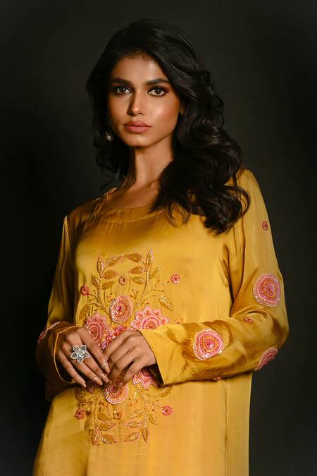 Buy ISADAA BY ROTNA DUTT Yellow Satin, Georgette Embroidery, Sequins Round Neck And Cutdana Kurta Set Online at Aza Fashions Buy_ISADAA BY ROTNA DUTT_Yellow Satin, Georgette Embroidery, Sequins Round Neck And Cutdana Kurta Set _Online_at_Aza_Fashions