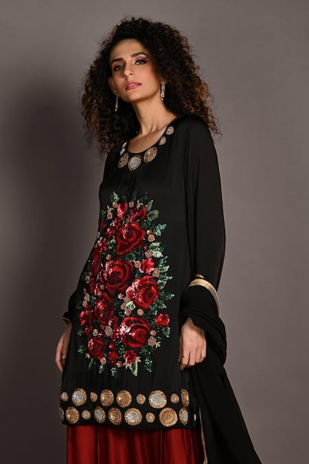 ISADAA BY ROTNA DUTT Black Satin, Georgette, Organza Sequins, Beads, Floral Hand Kurta Lehenga Set Online at Aza Fashions ISADAA BY ROTNA DUTT_Black Satin, Georgette, Organza Sequins, Beads, Floral Hand Kurta Lehenga Set _Online_at_Aza_Fashions