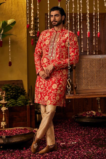 The Royaleum Zohravar Floral Embroidered Kurta 