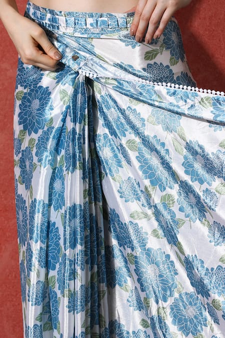 Naintara Bajaj_Sky Blue Chinon Pom-poms V-neck Floral Print Pre-draped Saree With Blouse _Online_at_Aza_Fashions