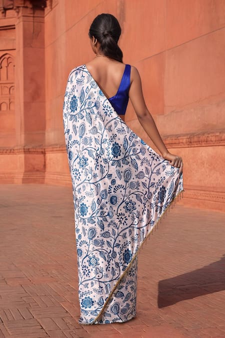 Shop Naintara Bajaj White Chinon Fringe V-neck Floral Print Pre-draped Saree With Blouse at Aza Fashions Shop_Naintara Bajaj_White Chinon Fringe V-neck Floral Print Pre-draped Saree With Blouse _at_Aza_Fashions