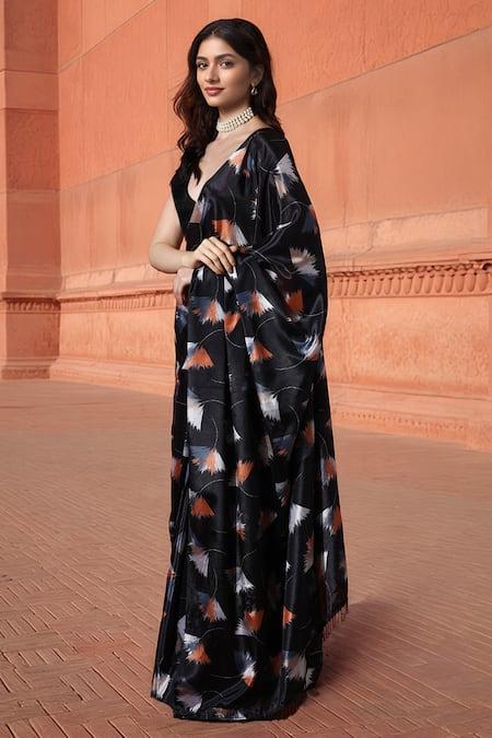 Buy Naintara Bajaj Black Chinon Geometric Print Pre-draped Saree With Blouse Online at Aza Fashions Buy_Naintara Bajaj_Black Chinon Geometric Print Pre-draped Saree With Blouse _Online_at_Aza_Fashions