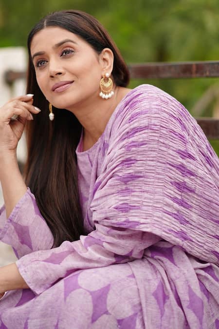 Shop JAYATI GOENKA Purple Chanderi Silk Round Neck Geometric Print Kurta Set Shop_JAYATI GOENKA_Purple Chanderi Silk Round Neck Geometric Print Kurta Set