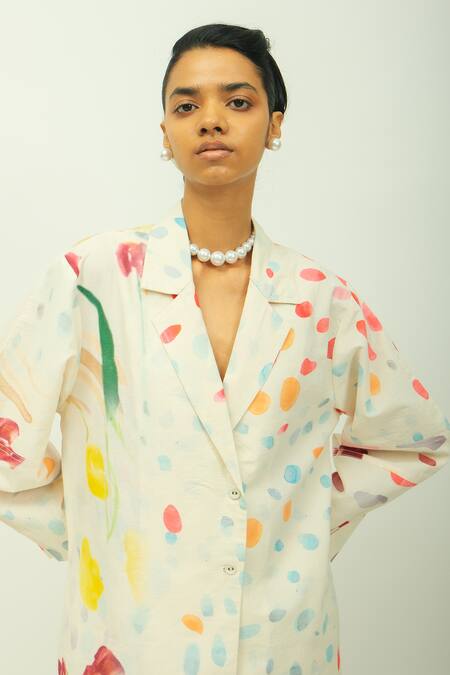 OFRIDA Off White Poplin Kahlo Printed Shorts at Aza Fashions OFRIDA_Off White Poplin Kahlo Printed Shorts _at_Aza_Fashions