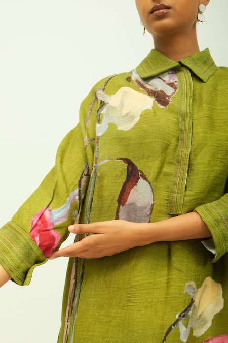 Buy_OFRIDA_Olive Green Doriya Collared Dusk Leaf Dobby Floral Print Shirt Dress _Online_at_Aza_Fashions