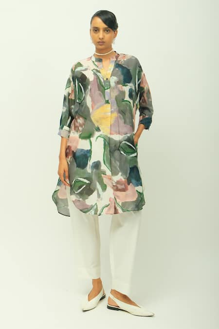 OFRIDA Moon Flower Dotted Dobby Kurta 