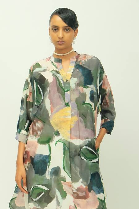 Buy OFRIDA Multi Color Doriya Mandarin Collar Moon Flower Dotted Dobby Kurta Online at Aza Fashions Buy_OFRIDA_Multi Color Doriya Mandarin Collar Moon Flower Dotted Dobby Kurta _Online_at_Aza_Fashions