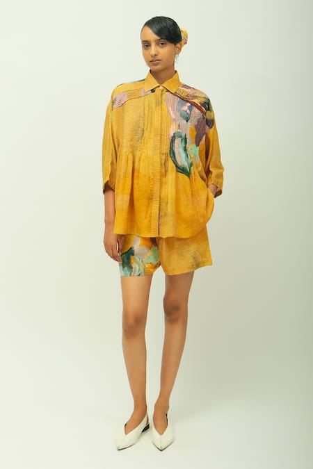 Buy_OFRIDA_Mustard Sol Dotted Dobby Printed Shorts _Online_at_Aza_Fashions