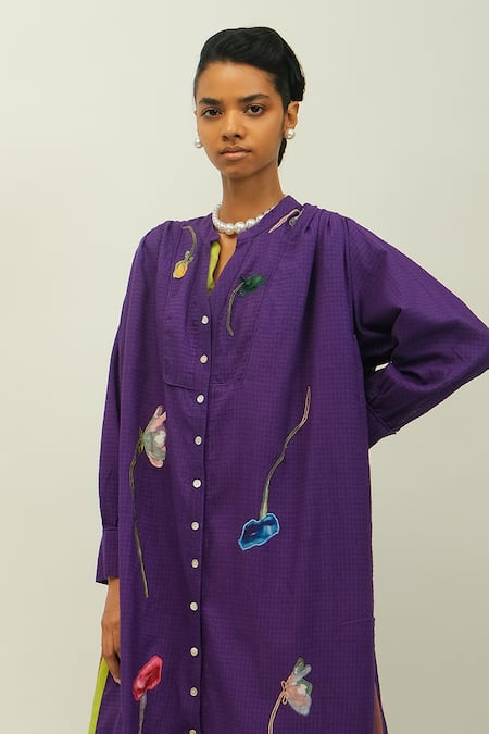 Buy_OFRIDA_Purple Embroidery Split V-neck Thistle Floral Sushi Checks Kurta And Pant 