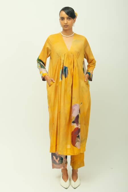OFRIDA Sol Dotted Dobby Abstract Print Kurta & Pant Set 