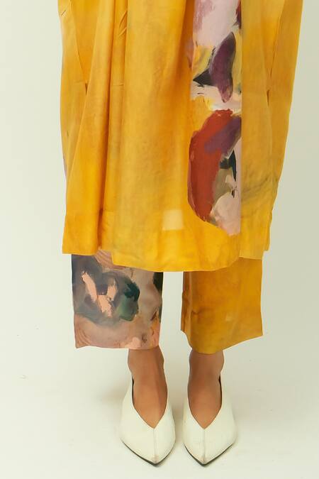 Buy_OFRIDA_Yellow V-neck Sol Dotted Dobby Abstract Print Kurta And Pant Set _Online_at_Aza_Fashions
