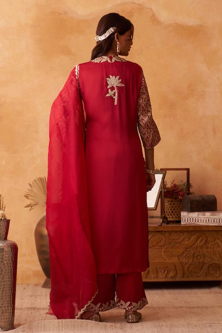 Neitri Kanak Embroidered Kurta Set 