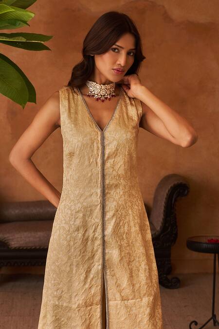 Neitri_Ivory Silk, Brocade, Georgette, Shantoon Embroidery, Amaltas Kurta And Pant Set _Online_at_Aza_Fashions