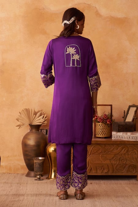 Neitri Charbagh Embroidered Kurta & Pant Set 