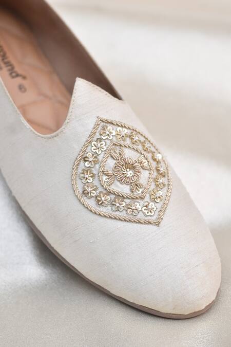 Around Always_Ivory Safi Floral Embroidered Juttis _Online_at_Aza_Fashions