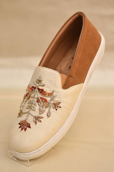 Around Always_Off White Samir Floral Embroidered Slip-on Sneakers _Online_at_Aza_Fashions