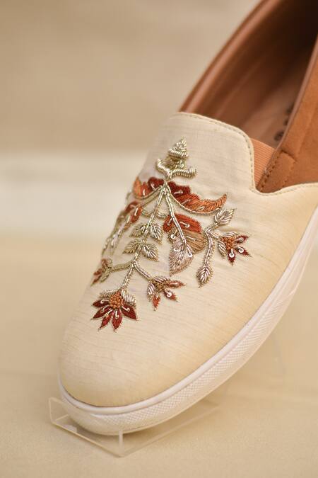 Buy_Around Always_Off White Samir Floral Embroidered Slip-on Sneakers _Online_at_Aza_Fashions