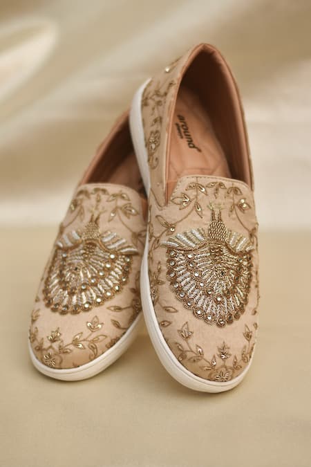 Around Always Sultan Peacock Embroidered Slip-on Shoes 