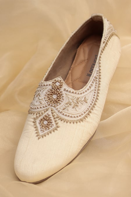 Around Always Tarun Tonal Embroidered Juttis 