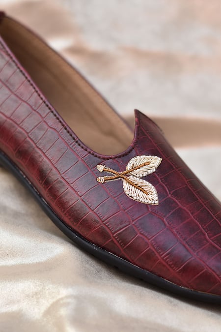 Around Always_Burgundy Veer Croc Textured Juttis _Online_at_Aza_Fashions