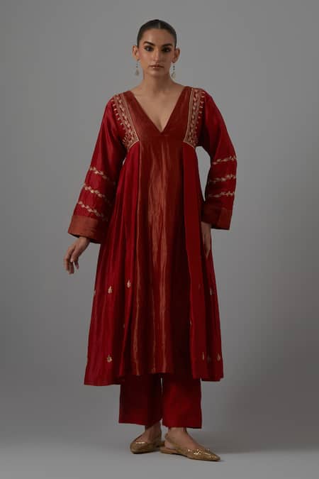 Priya Chaudhary_Red Chanderi Embroidery V-neck Anarkali, Pant And Dupatta Set _Online_at_Aza_Fashions