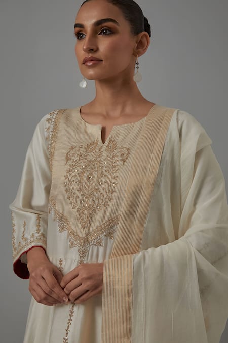 Priya Chaudhary_White Chanderi Embroidery Split V-neck Anarkali Set _at_Aza_Fashions