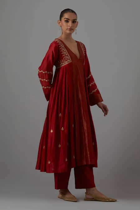 Buy_Priya Chaudhary_Red Chanderi Embroidery V-neck Anarkali And Pant Set _Online_at_Aza_Fashions