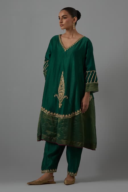 Buy_Priya Chaudhary_Green Chanderi Embroidery V-neck A-line Kurta And Pant Set _Online_at_Aza_Fashions